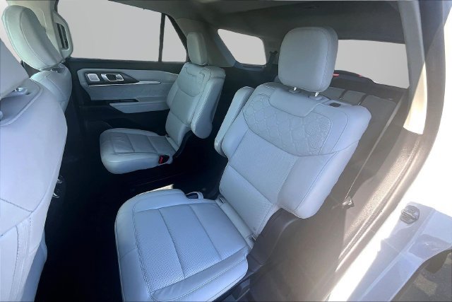 Used 2025 Ford Explorer Platinum w/ LUX Leather Package AWD/4WD image 26