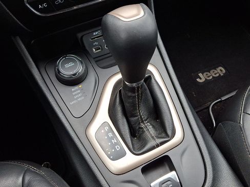 Certified 2018 Jeep Cherokee Limited image 15