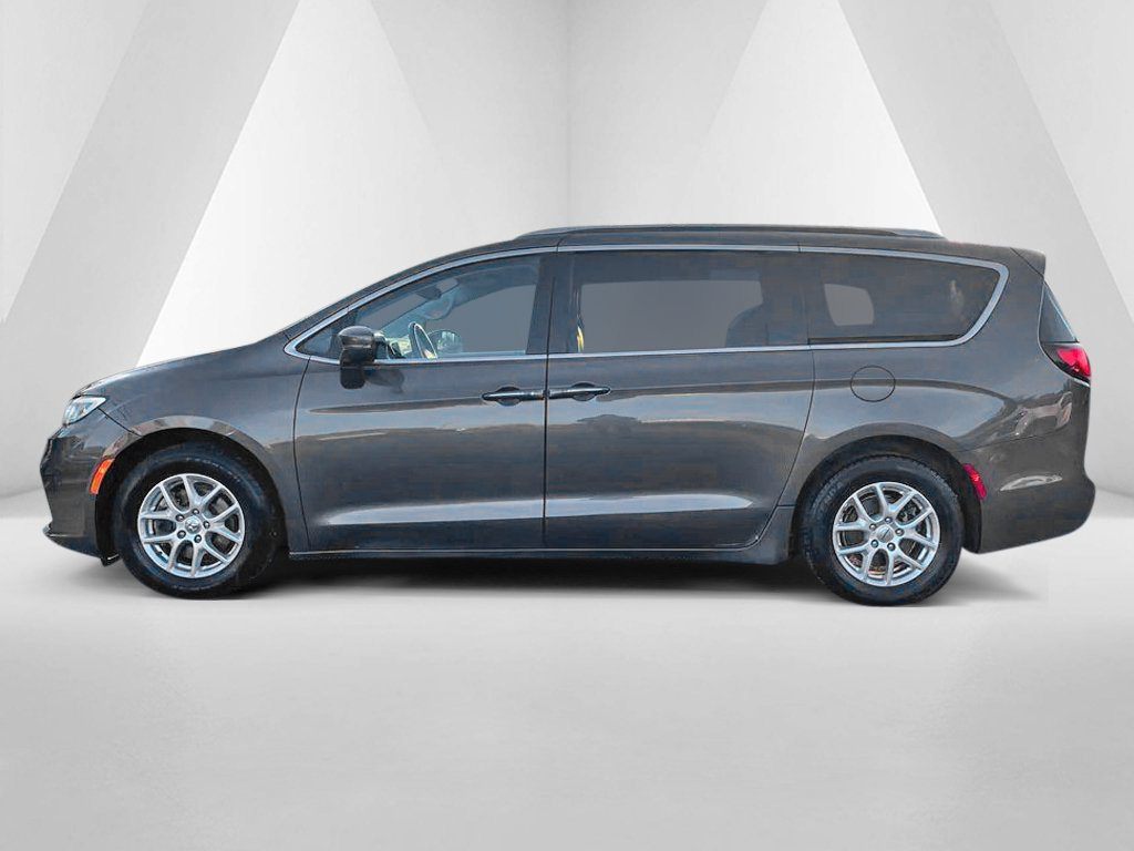 Used 2021 Chrysler Pacifica Touring-L FWD image 4