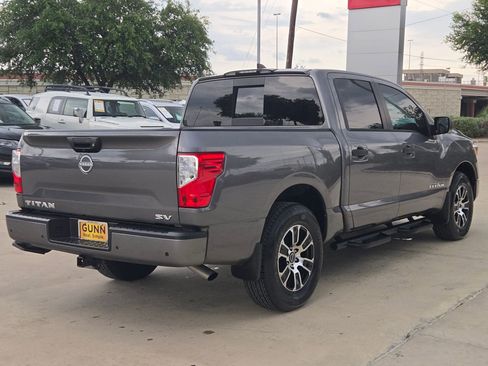 Used 2024 Nissan Titan SV w/ SV Convenience Package RWD image 3