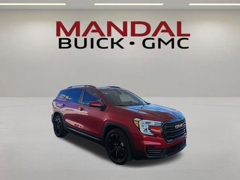 Used 2022 GMC Terrain SLE w/ Driver Convenience Package FWD image 3