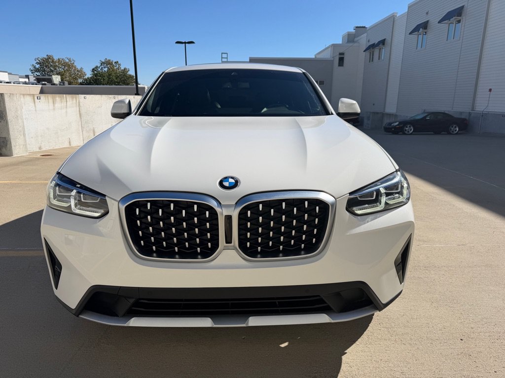 Used 2022 BMW X4 xDrive30i AWD/4WD image 2