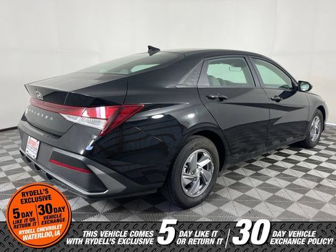 Used 2024 Hyundai Elantra SE FWD image 4