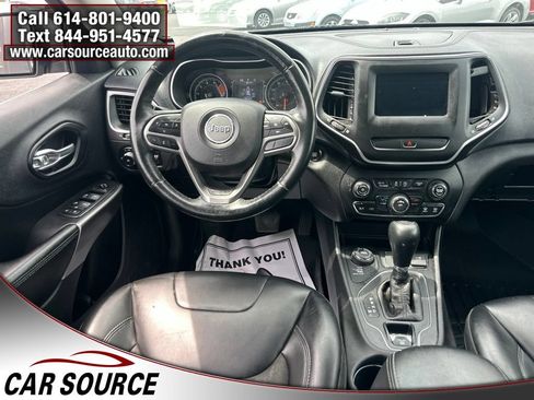 Used 2019 Jeep Cherokee Latitude Plus w/ Cold Weather Group AWD/4WD image 14