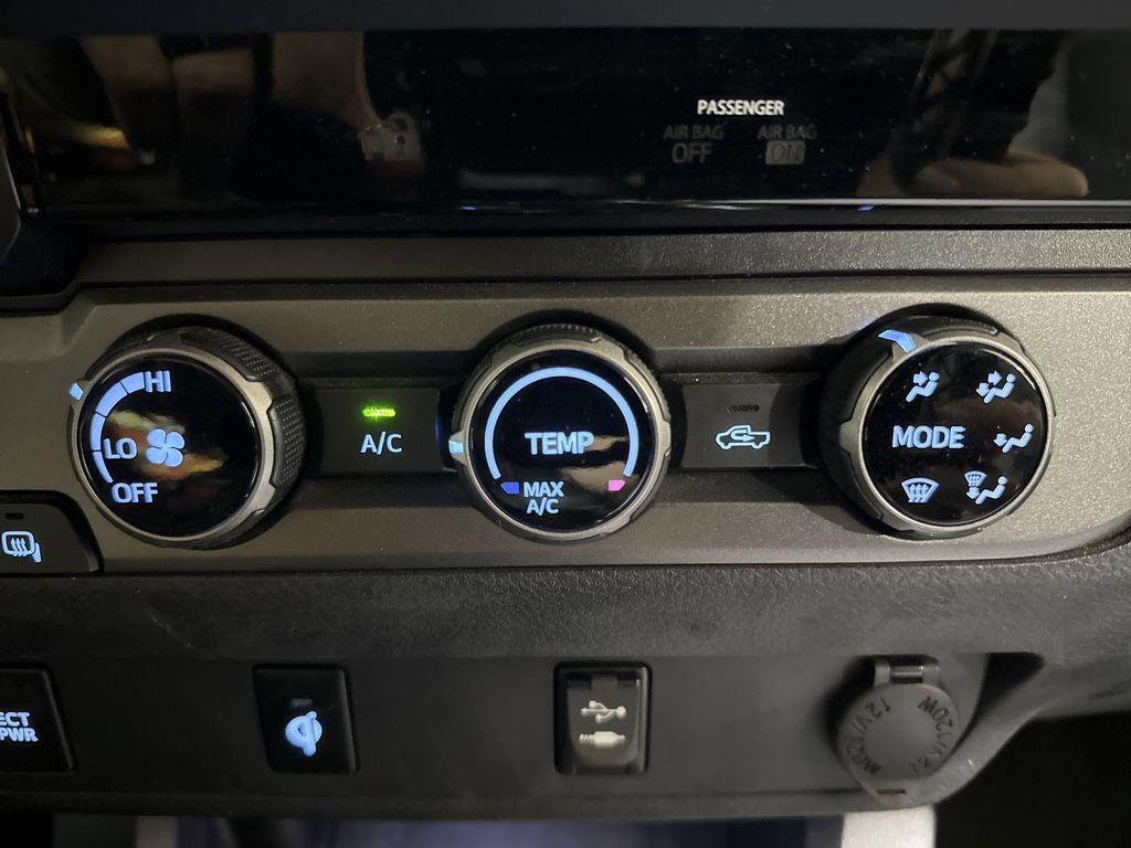 Used 2016 Toyota Tacoma TRD Sport w/ Towing Package AWD/4WD image 16