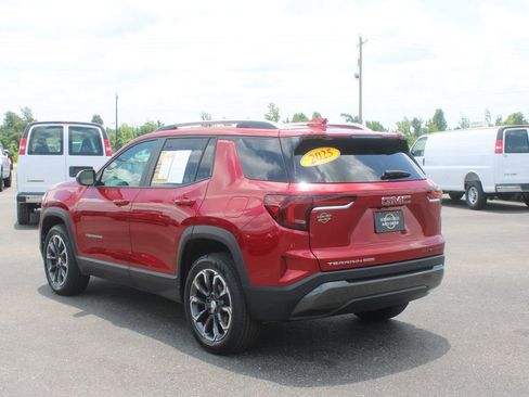 Used 2025 GMC Terrain Elevation w/ Elevation Premium Package AWD/4WD image 7