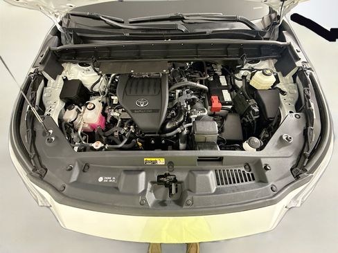 Certified 2023 Toyota Highlander XLE image 31