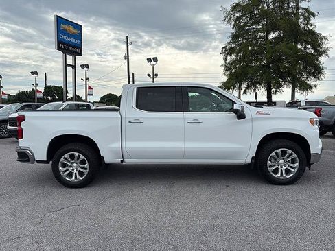 New 2026 Chevrolet Silverado 1500 LTZ w/ LTZ Premium Package AWD/4WD image 4