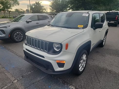 Used 2023 Jeep Renegade Latitude AWD/4WD image 2