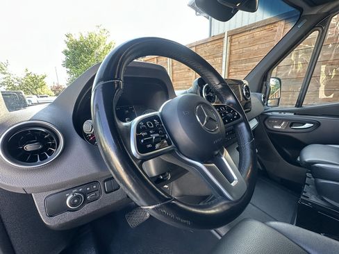 Used 2019 Mercedes-Benz Sprinter 2500 image 41
