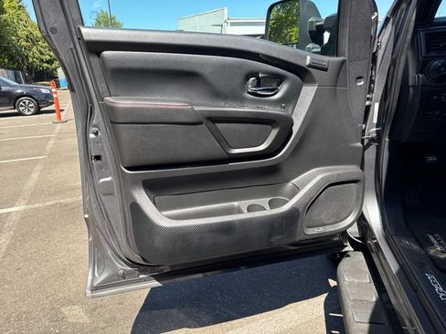 Used 2021 Nissan Titan PRO-4X w/ Pro-4x Convenience Package AWD/4WD image 16