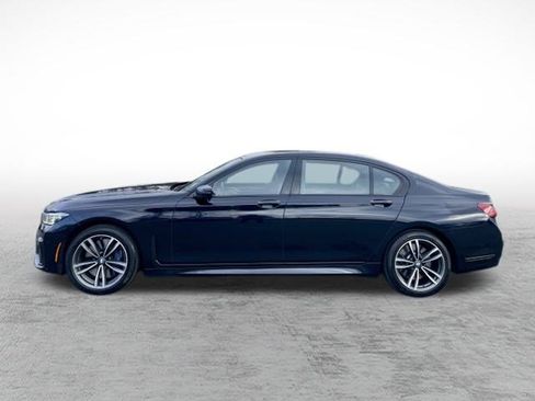 Used 2022 BMW 750i xDrive w/ Luxury Rear Seating Package image 8