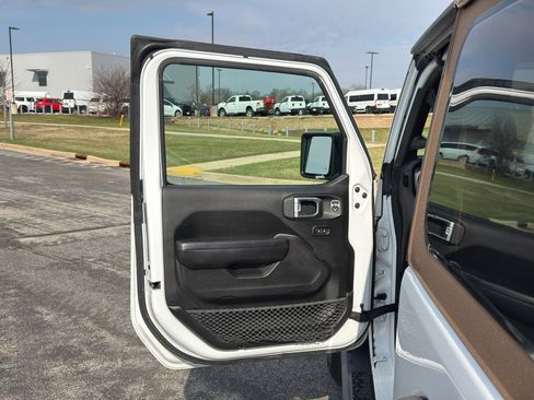 Used 2019 Jeep Wrangler Sport image 10