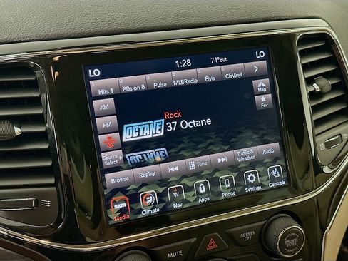 Used 2021 Jeep Grand Cherokee Limited AWD/4WD image 21