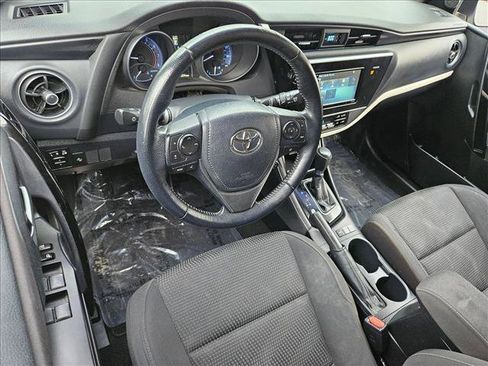 Used 2018 Toyota Corolla iM image 10