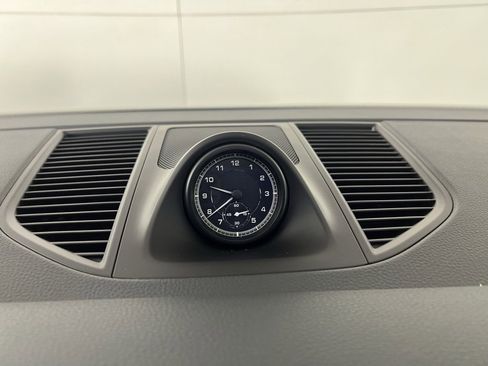 Certified 2025 Porsche Macan image 32