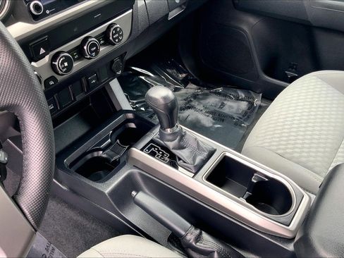 Used 2020 Toyota Tacoma SR5 AWD/4WD image 22