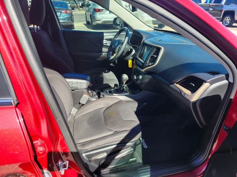 Used 2017 Jeep Cherokee Latitude image 17