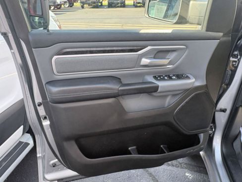 Used 2022 RAM 1500 Big Horn AWD/4WD image 3