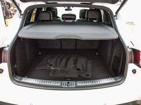 Certified 2025 Porsche Macan image 34