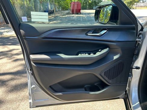 New 2025 Jeep Grand Cherokee Altitude image 12