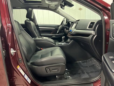 Used 2019 Toyota Highlander XLE image 9