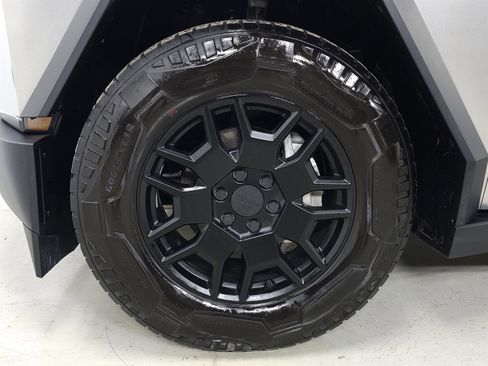 Used 2024 Tesla Cybertruck AWD Crew Cab image 12