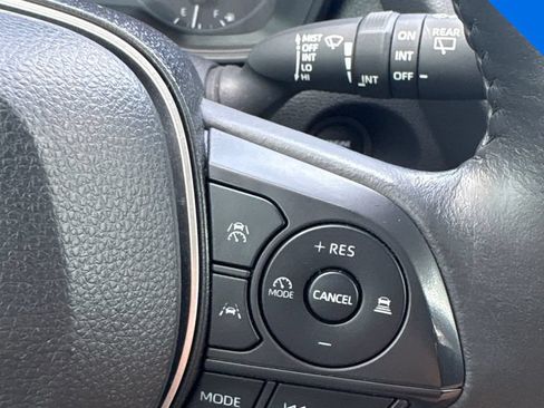 Used 2024 Toyota Corolla Cross LE w/ Moonroof Package FWD image 18