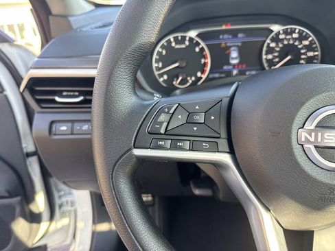 Used 2025 Nissan Altima 2.5 SV image 23