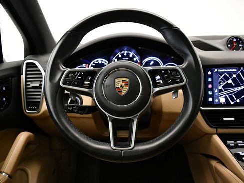 Used 2022 Porsche Cayenne Platinum Edition image 25