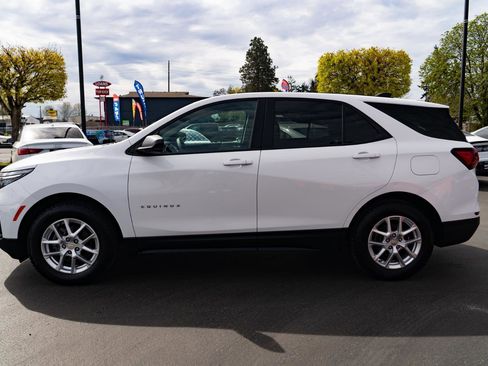 Used 2022 Chevrolet Equinox LS w/ LS Convenience Package image 12