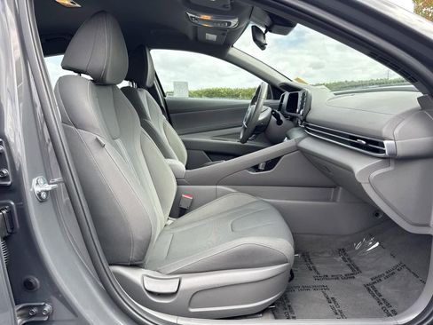 Certified 2025 Hyundai Elantra Sport image 37
