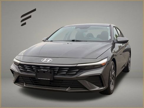 Used 2025 Hyundai Elantra SEL FWD image 1