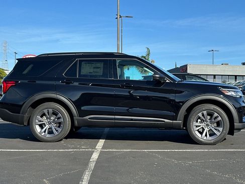 New 2026 Ford Explorer Active w/ Active Comfort Package image 3