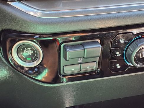 Used 2022 Chevrolet Silverado 1500 High Country w/ High Country Premium Package image 9