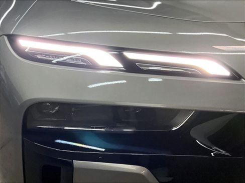 Certified 2025 BMW 760i xDrive AWD/4WD image 30