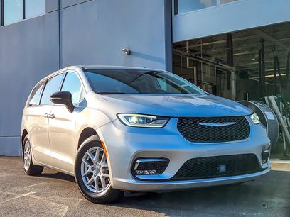 Used 2024 Chrysler Pacifica Touring-L