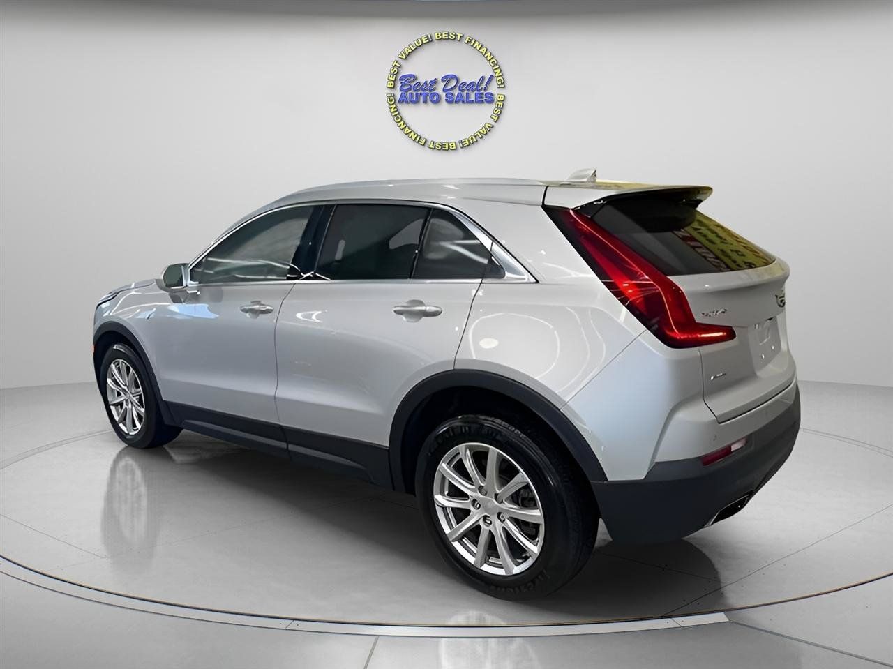 Used 2020 Cadillac XT4 Luxury w/ Cold Weather Package AWD/4WD image 3