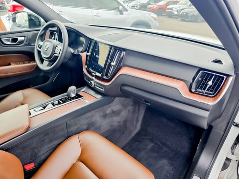 Used 2024 Volvo XC60 T8 Plus w/ Climate Package image 8