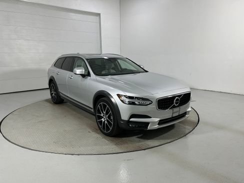 Used 2020 Volvo V90 T6 Cross Country AWD/4WD image 2