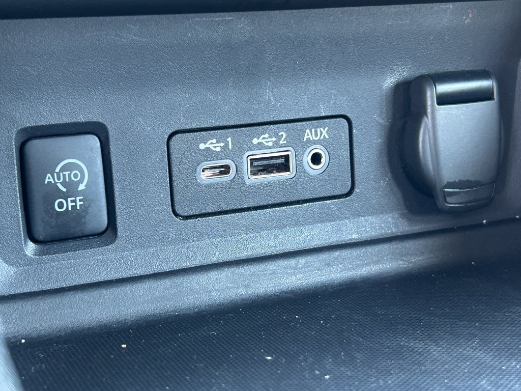 Used 2025 Nissan Sentra SV FWD image 15