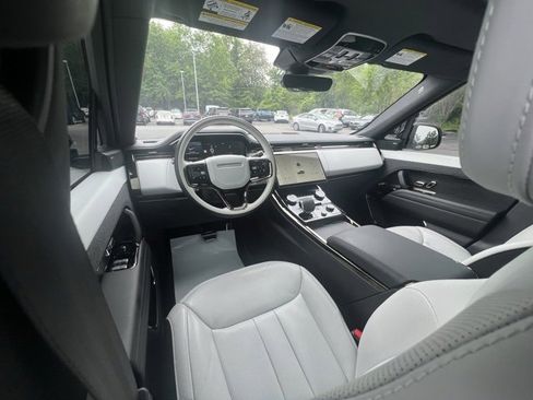 Used 2023 Land Rover Range Rover Sport SE Dynamic image 9