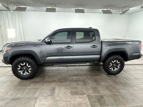 Used 2021 Toyota Tacoma TRD Off-Road w/ Technology Package AWD/4WD image 2