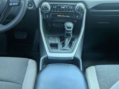 Used 2020 Toyota RAV4 XLE AWD/4WD image 19