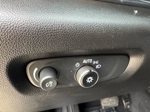 Used 2023 Chevrolet Traverse LT image 6