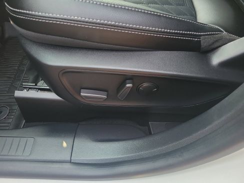 Used 2023 Ford Escape Platinum w/ Premium Technology Package image 18