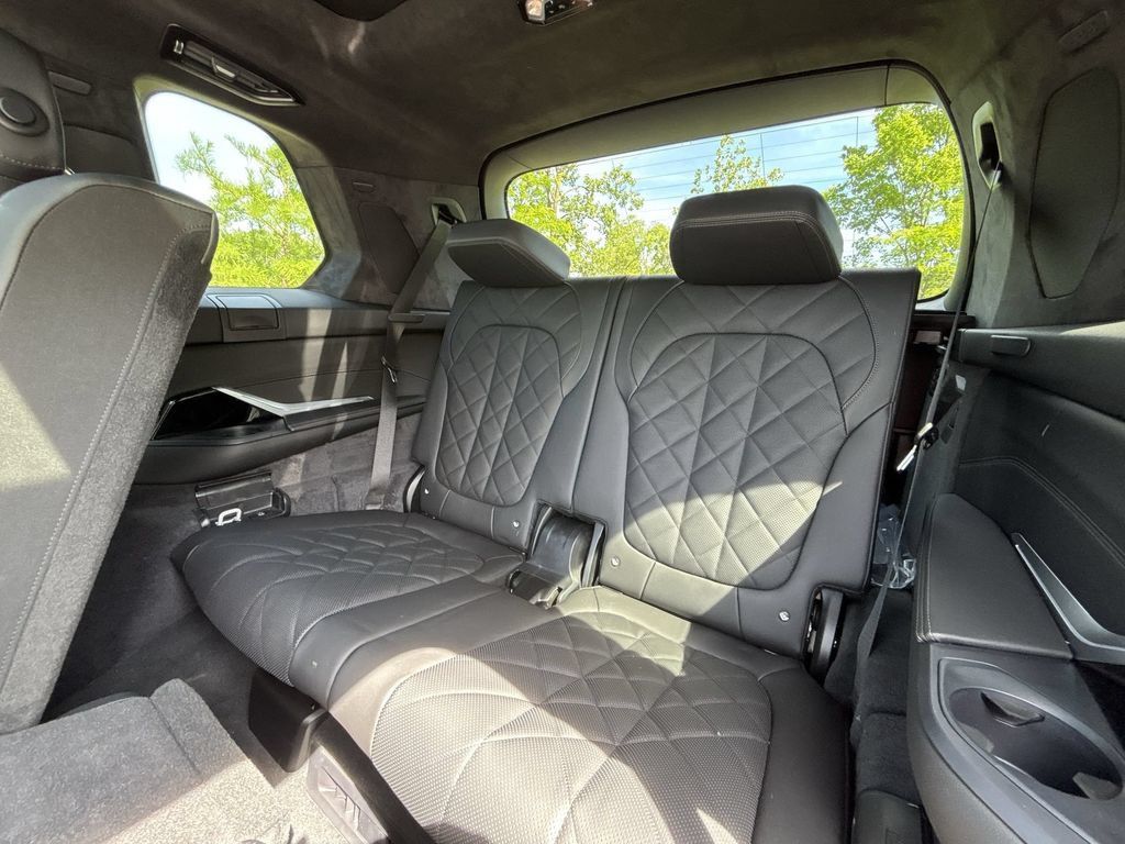 Used 2027 BMW X7 xDrive40i w/ M Sport Package AWD/4WD image 27