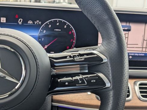 Used 2025 Mercedes-Benz GLS 450 4MATIC image 30