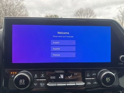 Used 2025 Toyota Highlander XLE image 34