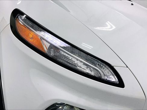 Used 2017 Jeep Cherokee Limited w/ Luxury Group image 36